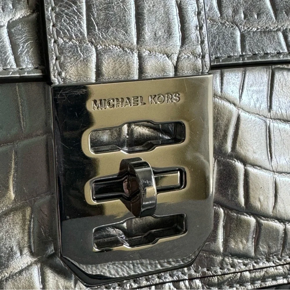 Michael Kors Silver Croc Embossed Crossbody Bag Mila Purse‎ Metallic Crocodile